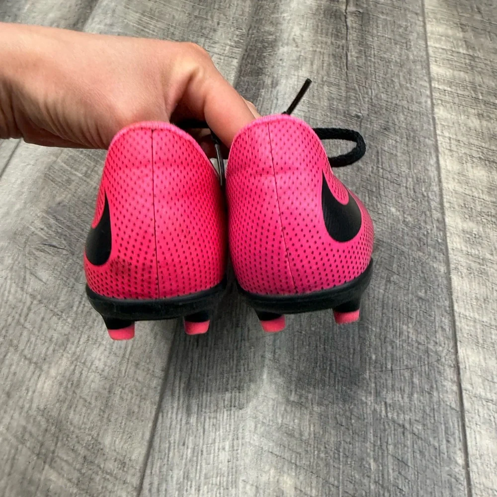 Nike Kids‎ Pink Soccer Cleats